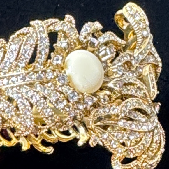 J.‎ CREW Pave Feather Hinged Bangle Gold Ivory Crystal Floral Bracelet Preppy - Picture 12 of 13